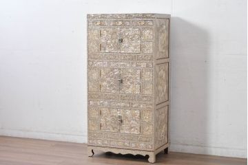 中古　超美品!!　もはや美術品!!　最高級　螺鈿(ラデン)細工　統一工芸研究院 吉正本　煌びやかな意匠が目を引くキャビネット(バンダチ、バンダジ、収納棚、李朝家具)(R-082491)