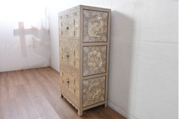 中古　超美品!!　もはや美術品!!　最高級　螺鈿(ラデン)細工　統一工芸研究院 吉正本　煌びやかな意匠が目を引くキャビネット(バンダチ、バンダジ、収納棚、李朝家具)(R-082491)