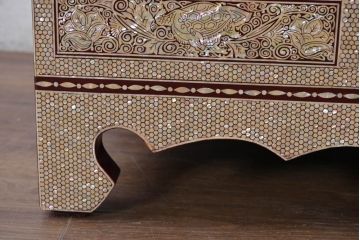 中古　超美品!!　もはや美術品!!　最高級　螺鈿(ラデン)細工　統一工芸研究院 吉正本　煌びやかな意匠が目を引くキャビネット(バンダチ、バンダジ、収納棚、李朝家具)(R-082491)