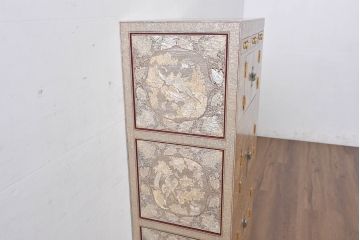 中古　超美品!!　もはや美術品!!　最高級　螺鈿(ラデン)細工　統一工芸研究院 吉正本　煌びやかな意匠が目を引くキャビネット(バンダチ、バンダジ、収納棚、李朝家具)(R-082491)