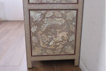 中古　超美品!!　もはや美術品!!　最高級　螺鈿(ラデン)細工　統一工芸研究院 吉正本　煌びやかな意匠が目を引くキャビネット(バンダチ、バンダジ、収納棚、李朝家具)(R-082491)