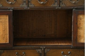 中古　アジア民芸家具　アジアンな雰囲気を高める小振りなサイドキャビネット(李朝箪笥、李朝タンス、小物収納、収納棚、戸棚、飾り棚)(R-082492)