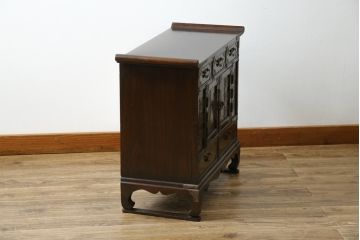 中古　アジア民芸家具　アジアンな雰囲気を高める小振りなサイドキャビネット(李朝箪笥、李朝タンス、小物収納、収納棚、戸棚、飾り棚)(R-082492)