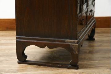 中古　アジア民芸家具　アジアンな雰囲気を高める小振りなサイドキャビネット(李朝箪笥、李朝タンス、小物収納、収納棚、戸棚、飾り棚)(R-082492)