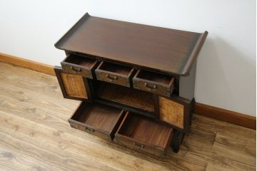中古　アジア民芸家具　アジアンな雰囲気を高める小振りなサイドキャビネット(李朝箪笥、李朝タンス、小物収納、収納棚、戸棚、飾り棚)(R-082492)