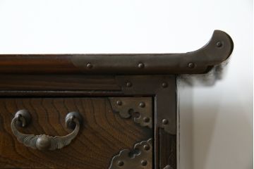 中古　アジア民芸家具　アジアンな雰囲気を高める小振りなサイドキャビネット(李朝箪笥、李朝タンス、小物収納、収納棚、戸棚、飾り棚)(R-082492)