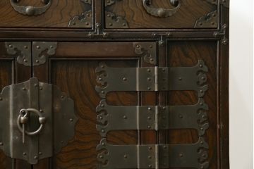 中古　アジア民芸家具　アジアンな雰囲気を高める小振りなサイドキャビネット(李朝箪笥、李朝タンス、小物収納、収納棚、戸棚、飾り棚)(R-082492)