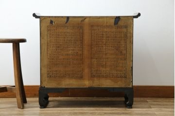 中古　アジア民芸家具　アジアンな雰囲気を高める小振りなサイドキャビネット(李朝箪笥、李朝タンス、小物収納、収納棚、戸棚、飾り棚)(R-082492)
