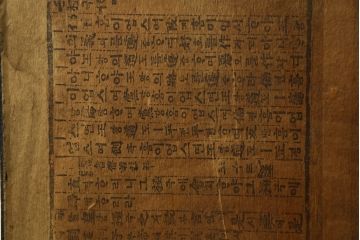 中古　アジア民芸家具　アジアンな雰囲気を高める小振りなサイドキャビネット(李朝箪笥、李朝タンス、小物収納、収納棚、戸棚、飾り棚)(R-082492)