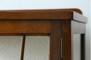 イギリスアンティーク　小振りなサイズが使いやすい猫脚キャビネット(ガラスケース、コレクションケース、ショーケース、飾り棚、陳列棚、収納棚、戸棚、英国、店舗什器)(R-082494)