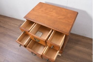 中古　横浜クラシック家具　ダニエル(daniel)　クラシカルな雰囲気を高める小振りなサイドチェスト(引き出し、サイドボード、小物収納)(R-082496)