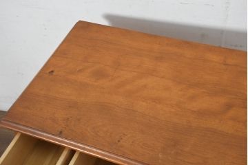 中古　横浜クラシック家具　ダニエル(daniel)　クラシカルな雰囲気を高める小振りなサイドチェスト(引き出し、サイドボード、小物収納)(R-082496)