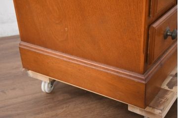 中古　横浜クラシック家具　ダニエル(daniel)　クラシカルな雰囲気を高める小振りなサイドチェスト(引き出し、サイドボード、小物収納)(R-082496)