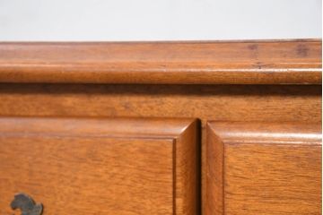 中古　横浜クラシック家具　ダニエル(daniel)　クラシカルな雰囲気を高める小振りなサイドチェスト(引き出し、サイドボード、小物収納)(R-082496)