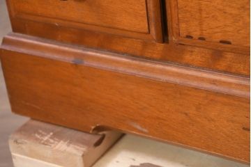 中古　横浜クラシック家具　ダニエル(daniel)　クラシカルな雰囲気を高める小振りなサイドチェスト(引き出し、サイドボード、小物収納)(R-082496)