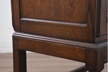 イギリスアンティーク　超美品!!　格式高いソリッド　上品なジャコビアン様式が際立つオーク材製サイドボード(サイドキャビネット、収納棚、戸棚、英国)(R-082498)