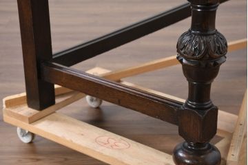 イギリスアンティーク　超美品!!　格式高いソリッド　上品なジャコビアン様式が際立つオーク材製サイドボード(サイドキャビネット、収納棚、戸棚、英国)(R-082498)