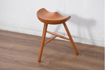 中古　美品　横浜クラシック家具　ダニエル(daniel)　Werner(ワーナー)　こだわり抜いた造りが魅力的!座り心地の良いシューメーカーチェア(スツール、椅子、イス、板座チェア、北欧)(R-082502)