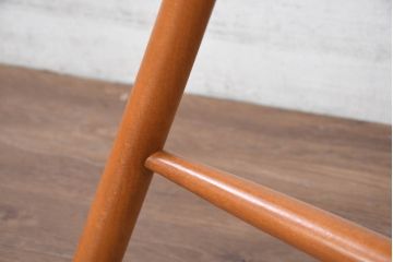中古　美品　横浜クラシック家具　ダニエル(daniel)　Werner(ワーナー)　こだわり抜いた造りが魅力的!座り心地の良いシューメーカーチェア(スツール、椅子、イス、板座チェア、北欧)(R-082502)
