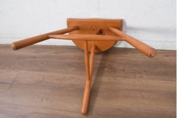 中古　美品　横浜クラシック家具　ダニエル(daniel)　Werner(ワーナー)　こだわり抜いた造りが魅力的!座り心地の良いシューメーカーチェア(スツール、椅子、イス、板座チェア、北欧)(R-082502)