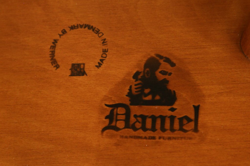 中古　美品　横浜クラシック家具　ダニエル(daniel)とWerner(ワーナー)ダブルネームで製作!　こだわり抜いた造りが魅力的!座り心地の良いシューメーカーチェア　(R-082502)