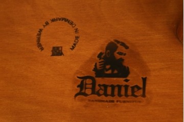 中古　美品　横浜クラシック家具　ダニエル(daniel)とWerner(ワーナー)ダブルネームで製作!　こだわり抜いた造りが魅力的!座り心地の良いシューメーカーチェア　(R-082502)