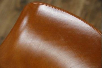 中古　美品　横浜クラシック家具　ダニエル(daniel)とWerner(ワーナー)ダブルネームで製作!　こだわり抜いた造りが魅力的!座り心地の良いシューメーカーチェア　(R-082502)