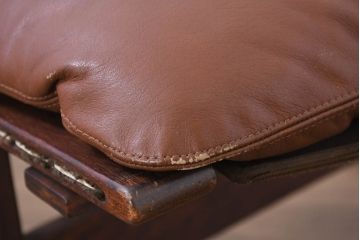 北欧ビンテージ　ノルウェー　ウェストノーファ(Westnofa)　シエスタ　本革(レザー)　気品漂うシックな雰囲気が魅力のオットマン(椅子、イス、フットスツール、ヴィンテージ)(R-082504)