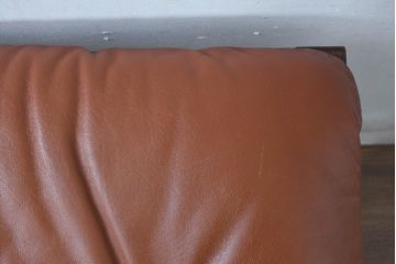 北欧ビンテージ　ノルウェー　ウェストノーファ(Westnofa)　シエスタ　本革(レザー)　気品漂うシックな雰囲気が魅力のオットマン(椅子、イス、フットスツール、ヴィンテージ)(R-082504)