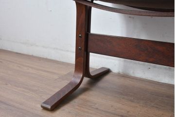 北欧ビンテージ　ノルウェー　ウェストノーファ(Westnofa)　シエスタ　本革(レザー)　気品漂うシックな雰囲気が魅力のオットマン(椅子、イス、フットスツール、ヴィンテージ)(R-082504)