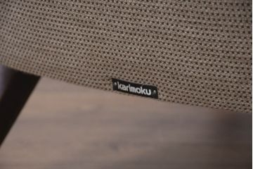 中古　美品!!　カリモク家具(karimoku)　ローバック「ZU16」　ナチュラルモダンな空間を演出する1人掛けソファ(一人掛けソファ、1Pソファ、アームレスチェア)(定価約125000円)(R-082505)