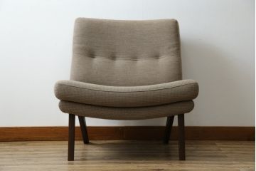 中古　美品!!　カリモク家具(karimoku)　ローバック「ZU16」　ナチュラルモダンな空間を演出する1人掛けソファ(一人掛けソファ、1Pソファ、アームレスチェア)(定価約125000円)(R-082505)