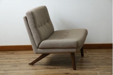 中古　美品!!　カリモク家具(karimoku)　ローバック「ZU16」　ナチュラルモダンな空間を演出する1人掛けソファ(一人掛けソファ、1Pソファ、アームレスチェア)(定価約125000円)(R-082505)