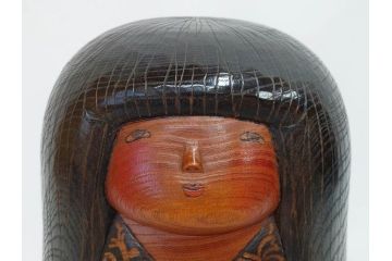 内閣総理大臣賞受賞作家　現代の名工　関口三作　「藍染」　高さ 約36cm　淑やかな美しさ漂う創作こけし(郷土人形玩具、伝統工芸、民芸品、置物、ディスプレイ、木彫、木製)(R-082514)