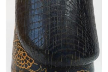内閣総理大臣賞受賞作家　現代の名工　関口三作　「藍染」　高さ 約36cm　淑やかな美しさ漂う創作こけし(郷土人形玩具、伝統工芸、民芸品、置物、ディスプレイ、木彫、木製)(R-082514)