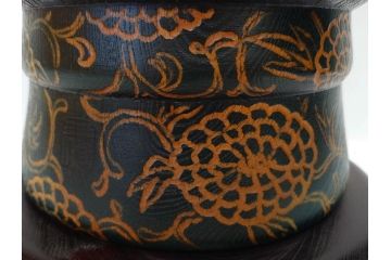 内閣総理大臣賞受賞作家　現代の名工　関口三作　「藍染」　高さ 約36cm　淑やかな美しさ漂う創作こけし(郷土人形玩具、伝統工芸、民芸品、置物、ディスプレイ、木彫、木製)(R-082514)