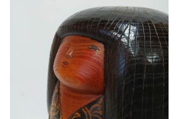 内閣総理大臣賞受賞作家　現代の名工　関口三作　「藍染」　高さ 約36cm　淑やかな美しさ漂う創作こけし(郷土人形玩具、伝統工芸、民芸品、置物、ディスプレイ、木彫、木製)(R-082514)