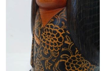 内閣総理大臣賞受賞作家　現代の名工　関口三作　「藍染」　高さ 約36cm　淑やかな美しさ漂う創作こけし(郷土人形玩具、伝統工芸、民芸品、置物、ディスプレイ、木彫、木製)(R-082514)