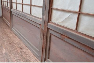 和製アンティーク　腰板欅(ケヤキ)材　どこか懐かしい雰囲気を醸し出す裏障子付き格子戸4枚セット(引き戸、ガラス帯戸、障子戸)(R-082549)