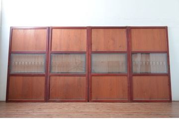 アンティーク建具　両面ガラス　赤みがかった木色が趣のある組子入りのガラス帯戸4枚セット(引き戸、板戸、ガラス戸、帯戸)(R-082551)