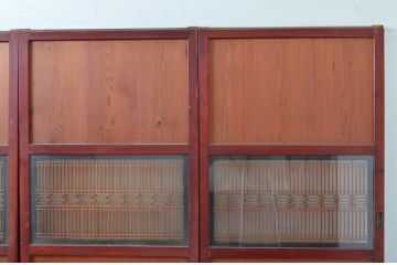 アンティーク建具　両面ガラス　赤みがかった木色が趣のある組子入りのガラス帯戸4枚セット(引き戸、板戸、ガラス戸、帯戸)(R-082551)