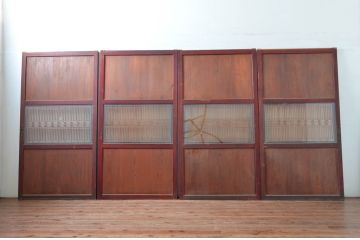 アンティーク建具　両面ガラス　赤みがかった木色が趣のある組子入りのガラス帯戸4枚セット(引き戸、板戸、ガラス戸、帯戸)(R-082551)