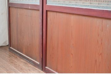 アンティーク建具　両面ガラス　赤みがかった木色が趣のある組子入りのガラス帯戸4枚セット(引き戸、板戸、ガラス戸、帯戸)(R-082551)