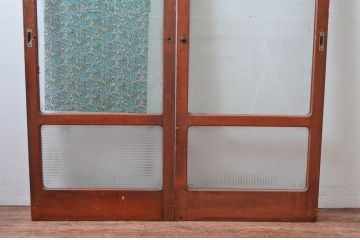 アンティーク建具　使い込まれた風合いが味わい深い幅狭ガラス戸2枚セット(引き戸、建具)(R-82553)