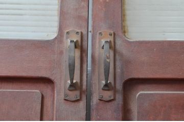 アンティーク建具　昔懐かしいレトロな雰囲気漂うモールガラス入り両開きドア1対2枚セット(扉、木製扉、ガラス扉)(R-082556)