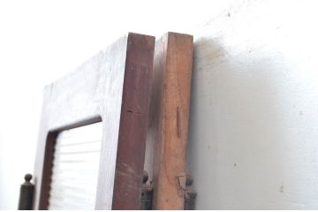アンティーク建具　昔懐かしいレトロな雰囲気漂うモールガラス入り両開きドア1対2枚セット(扉、木製扉、ガラス扉)(R-082556)
