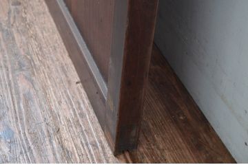 アンティーク建具　赤みがかった色合いが上質な和の雰囲気を演出するガラス帯戸1枚(引き戸、板戸)(R-082561)