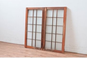アンティーク建具　どこか懐かしい雰囲気感じるレトロな両開き窓1対2枚セット(扉、ガラス戸、ガラス扉)(R-082563)
