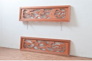 ビンテージ建具　鶴と松の図柄が魅力的な彫刻欄間2枚セット(明かり取り、明り取り、ヴィンテージ)(R-082576)