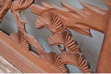 ビンテージ建具　鶴と松の図柄が魅力的な彫刻欄間2枚セット(明かり取り、明り取り、ヴィンテージ)(R-082576)